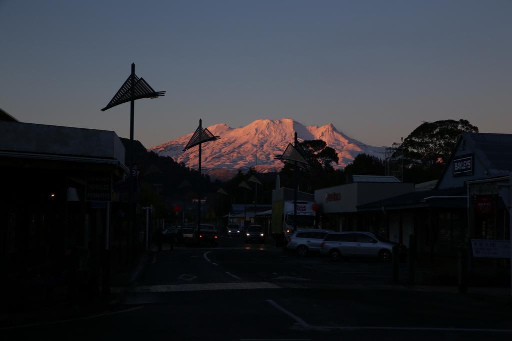 Tussock Grove Hotel Ohakune Exterior foto