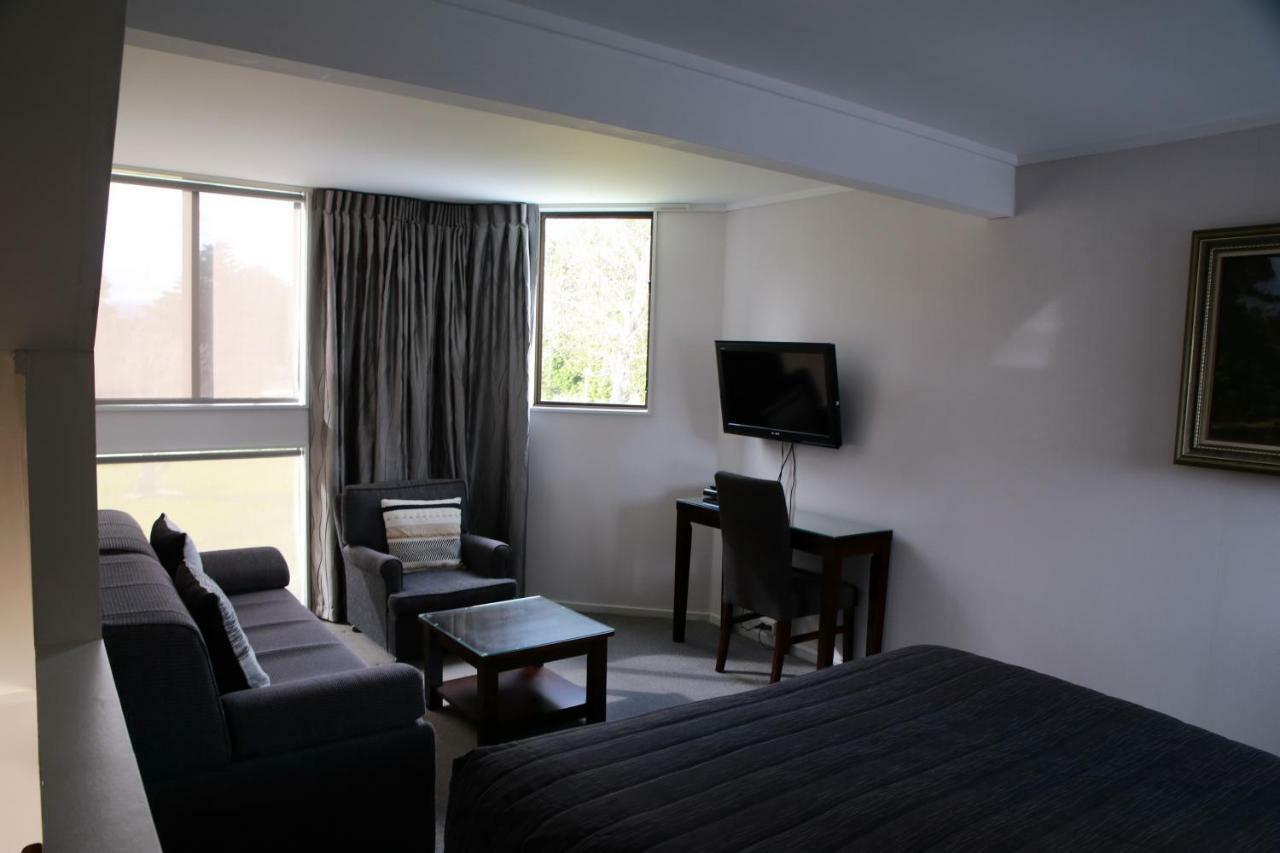 Tussock Grove Hotel Ohakune Exterior foto